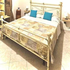 https://sister-naples.hotels-amalfi.com